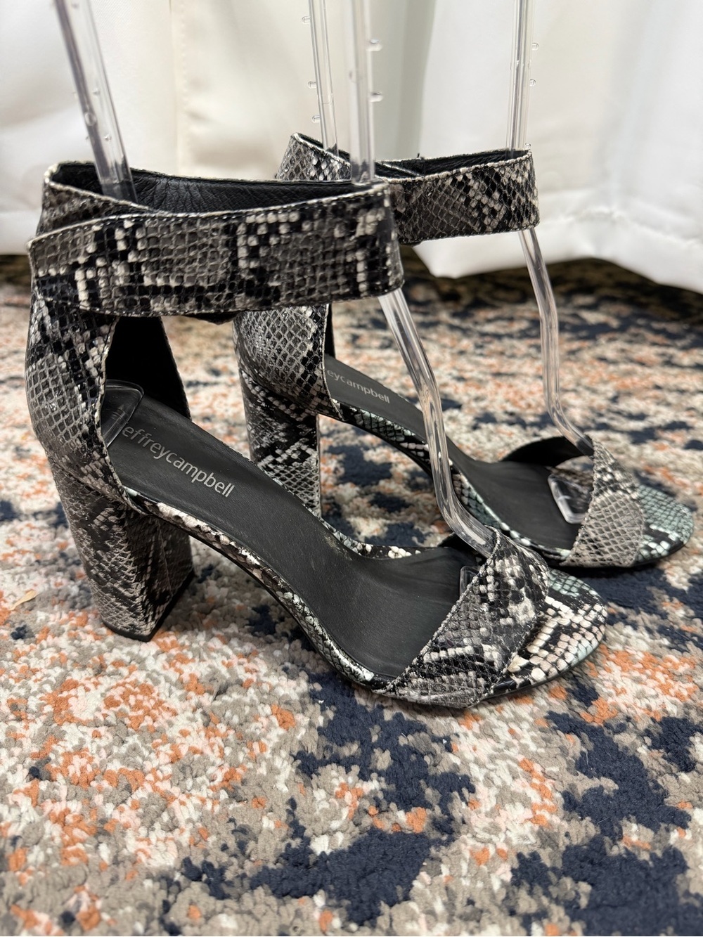 Jeffrey Campbell Green / Gray Snake Print ‘Lindsay’ Block Heel Sandals Size 8.5 - Picture 10 of 13